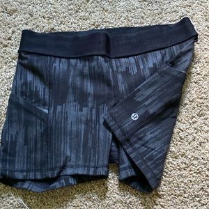 Lululemon bike shorts with pockets